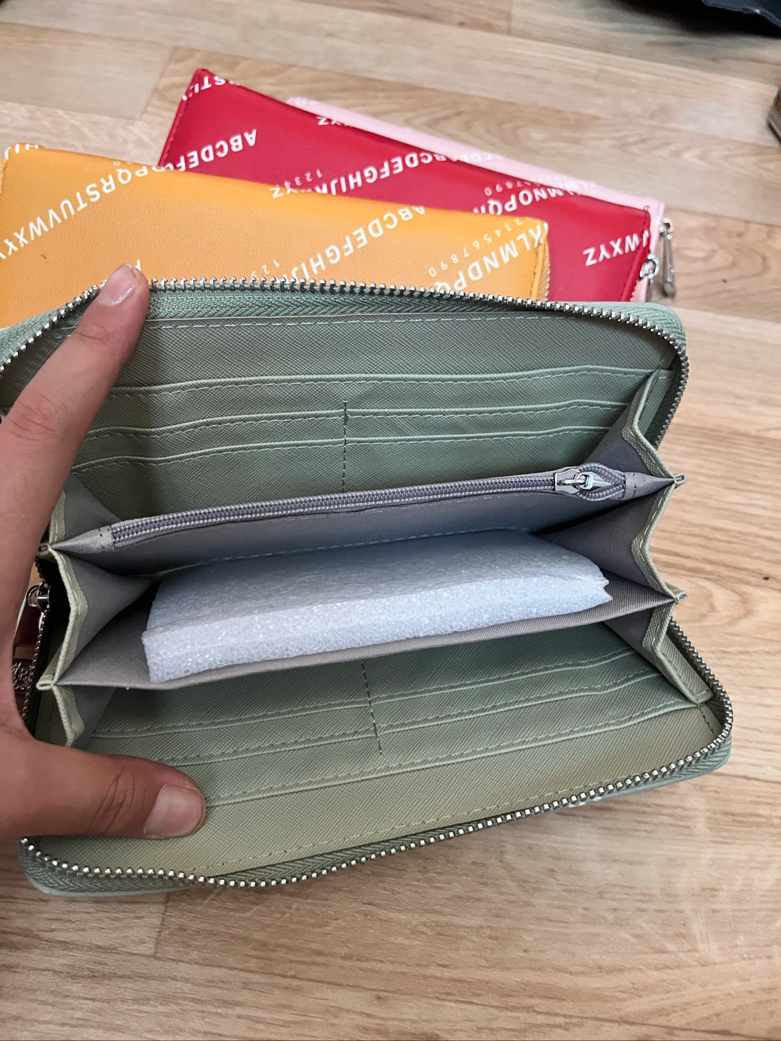 Wallet lot – photo 3
